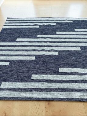 Safavieh Kilim Rug 6’8x7 Blue White Striped Flat Weave Handmade India Wool Blend